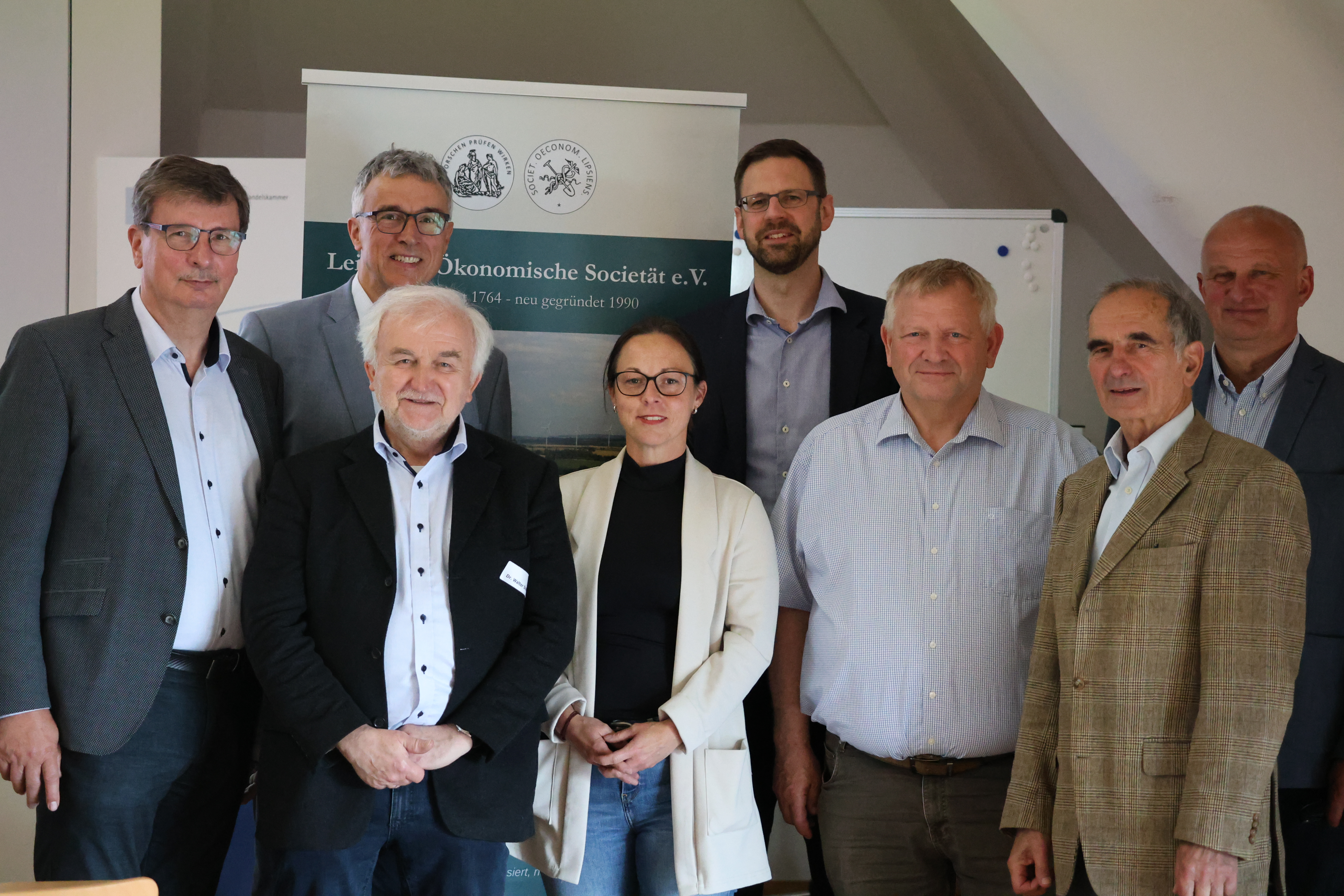 v.l.h.R: Dr. Uwe Bergfeld, Herr Rene Döbelt, Dr. Martin Schneider, Dr. Matthais Löber, v.l.v.R: Dr. Walter Schmidt, Frau Katrin Kraft, Herr Hans-Uwe Heilmann, Dr. Klaus Reinsberg, Es fehlen: Herr Dieter Künstling, Prof. Dr. Kurt-Jürgen Hülsbergen v.l.h.R: Dr. Uwe Bergfeld, Herr Rene Döbelt, Dr. Martin Schneider, Dr. Matthais Löber, v.l.v.R: Dr. Walter Schmidt, Frau Katrin Kraft, Herr Hans-Uwe Heilmann, Dr. Klaus Reinsberg, Es fehlen: Herr Dieter Künstling, Prof. Dr. Kurt-Jürgen Hülsbergen